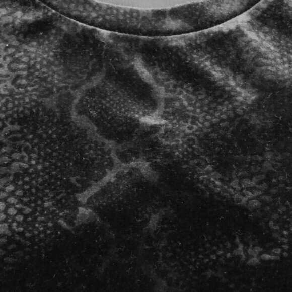 NEW! Good American Snake Print Burnout Velour Bodysuit Long Sleeves Black SZ L - Picture 14 of 15